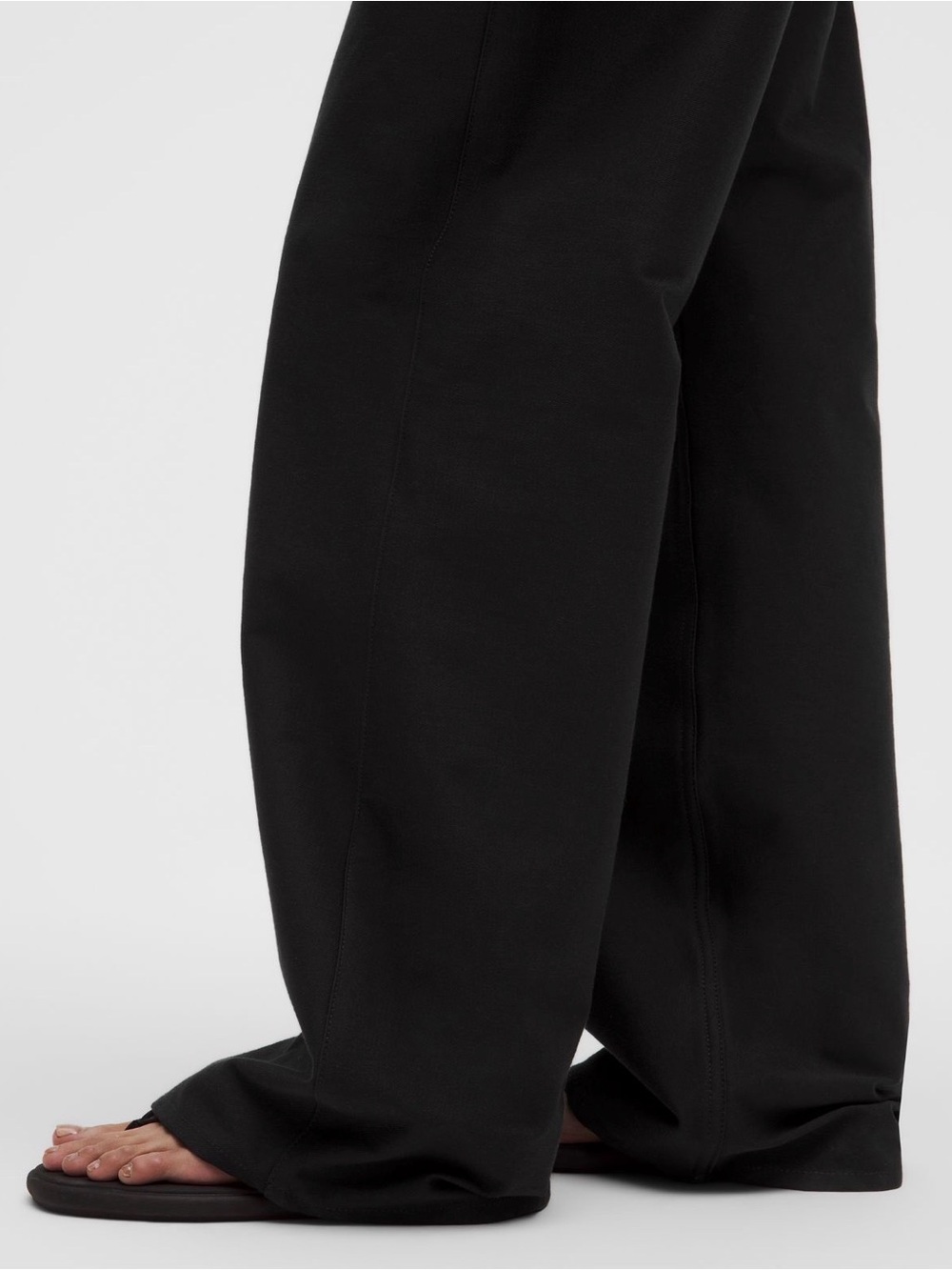 EasyFive Low-Rise Classic Wide-Leg Pant *Regular Black - Picture 7 of 15